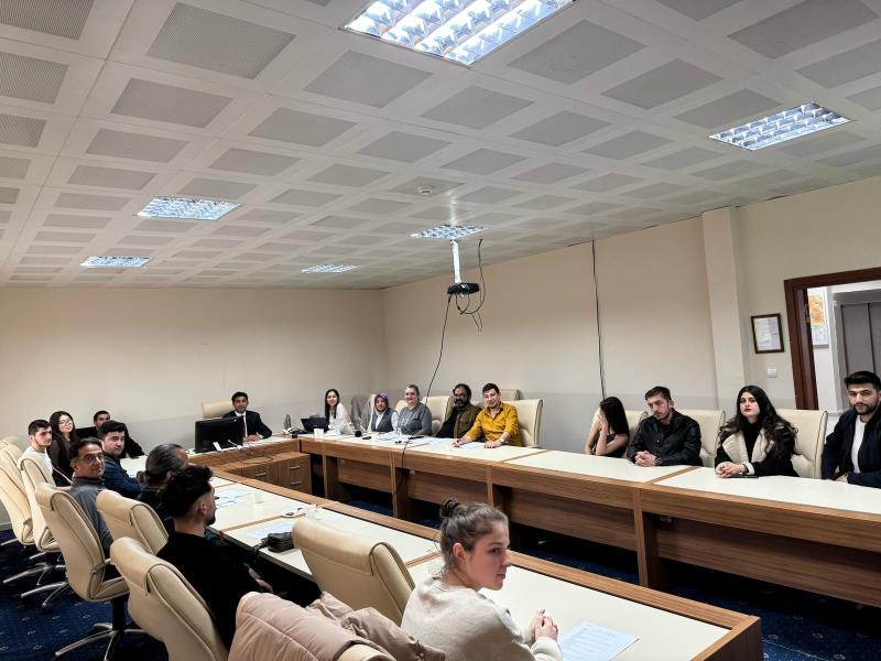 Siyaset Bilimi ve Kamu Yönetimi Bölümünde Öğrencilerle Program Öğrenim Çıktıları Değerlendirildi